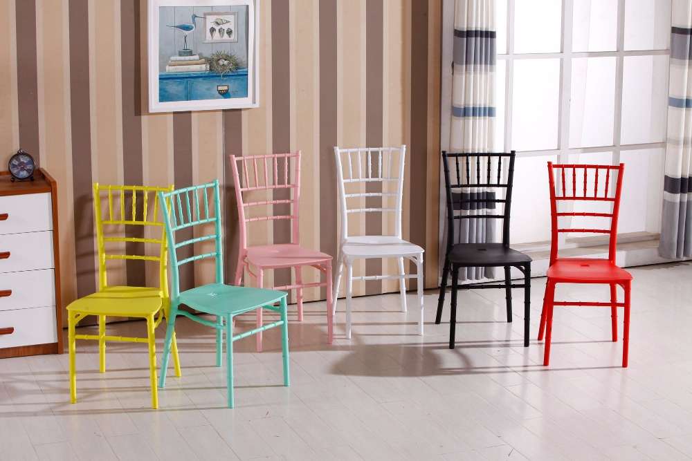 ghế tiffany nhựa đúc rất đa dạng màu sắc