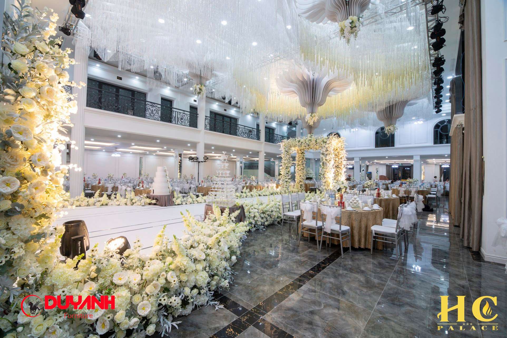 Ghế tiffany nhựa đúc đang được rất nhiều khách hàng lựa chọn